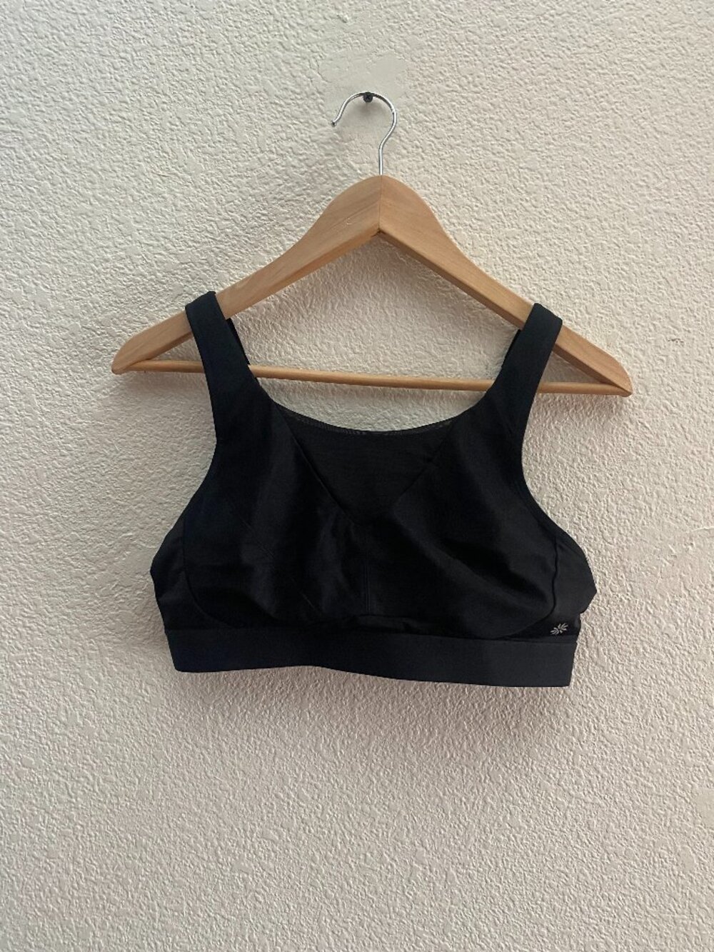 Athleta Invincible Sports Bra Size 36C High Impact Wireless 820325 EUC Black